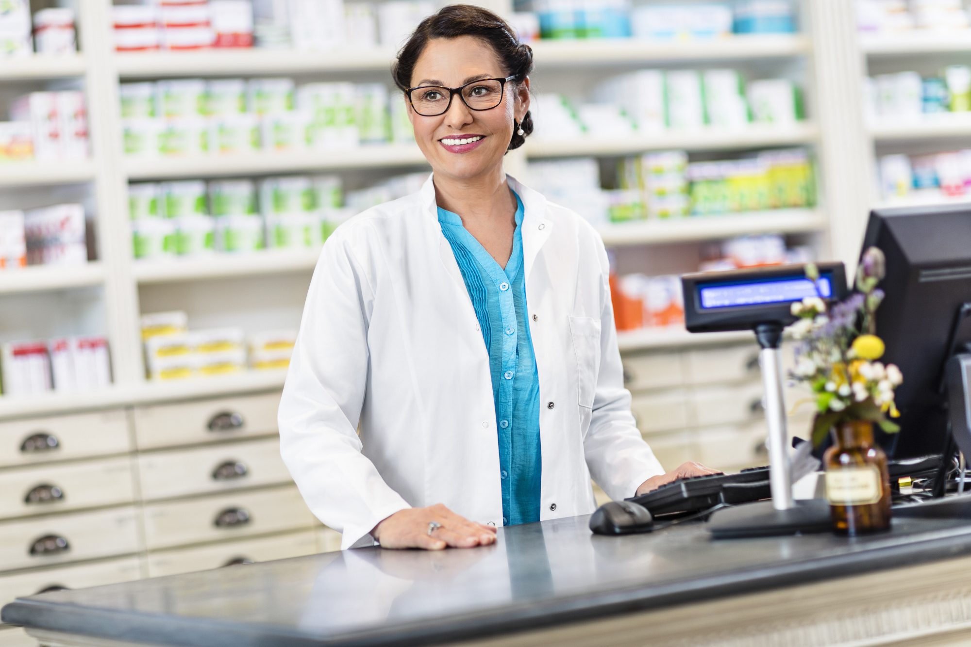 Approbierte Apothekerin in Dresden bei der pharmazeutischen Leitung – Ihre Karriere-Chance als Filialleitung mit Option zur Apothekenübernahme.