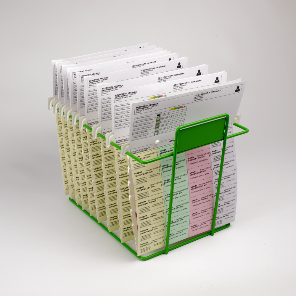 Nahaufnahme einer Wochenbox mit mehreren individuell angefertigten Blistern.